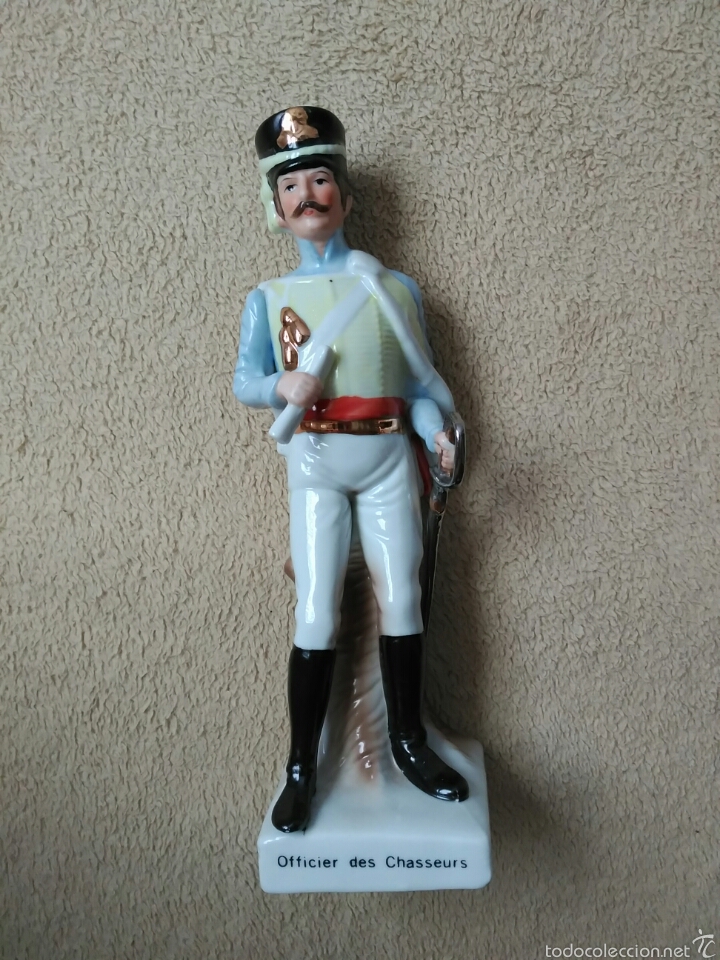 Segunda mano: OFICIAL DE PORCELANA - Foto 1