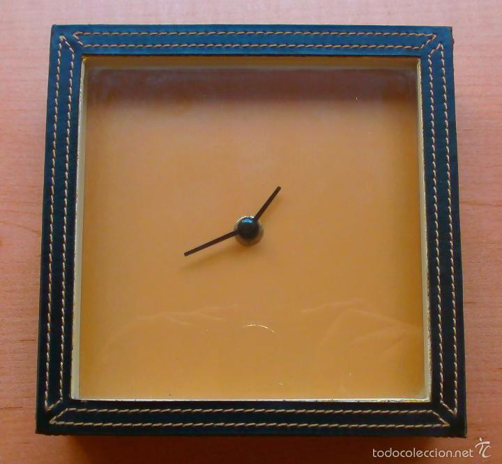 Segunda mano: Reloj mesa piel, funciona con pila - Foto 2