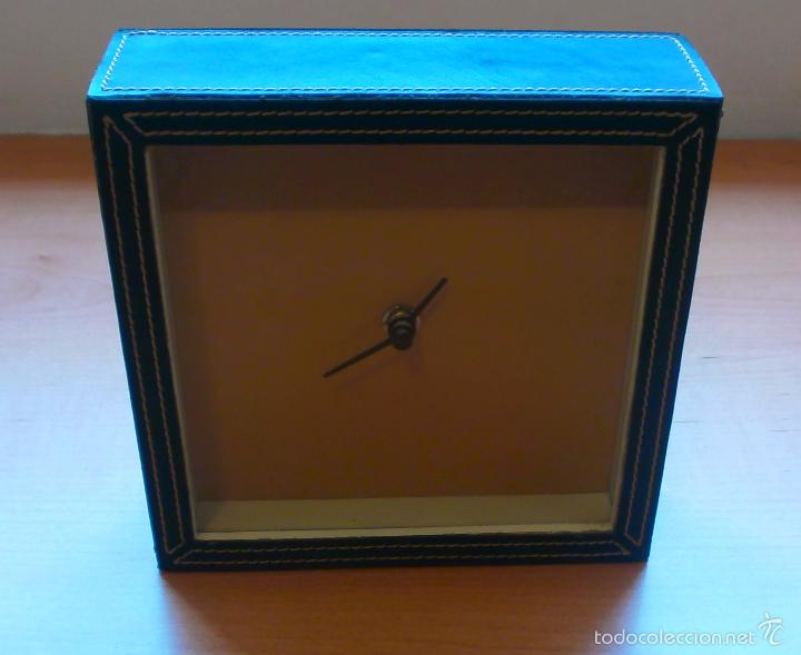 Segunda mano: Reloj mesa piel, funciona con pila - Foto 3