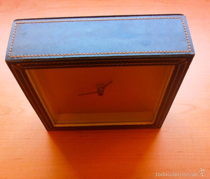 Segunda mano: Reloj mesa piel, funciona con pila - Foto 4
