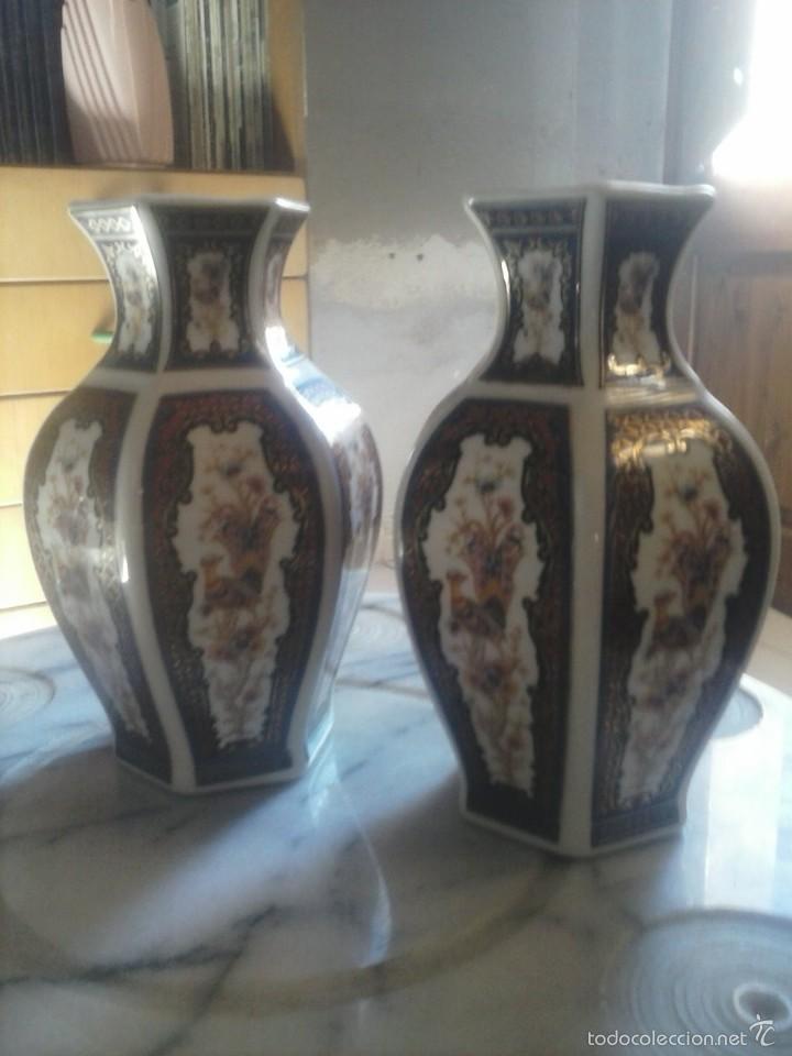 Segunda mano: LOTE DE 2 JARRONES PEQUE&Ntilde;OS . - Foto 1