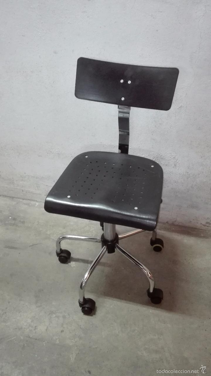 Segunda mano: SILLA NEGRA CON RUEDAS - HIDR&Aacute;ULICA - Foto 1
