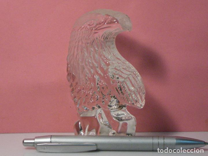 Segunda mano: AGUILA OBSERVANDO DE CRISTAL *** FIGURA DECORATIVA *** - Foto 1