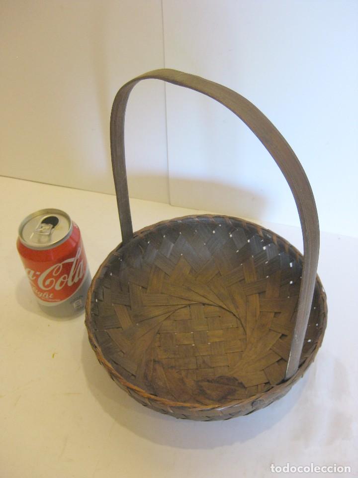 Segunda mano: CESTO mimbre DE CA&Ntilde;A Y HOJA DE PALMERA - Foto 2