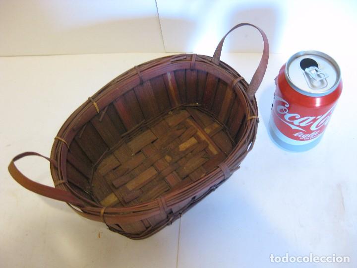 Segunda mano: Cesto de mimbre y hoja de palmera te&ntilde;ida - Foto 2