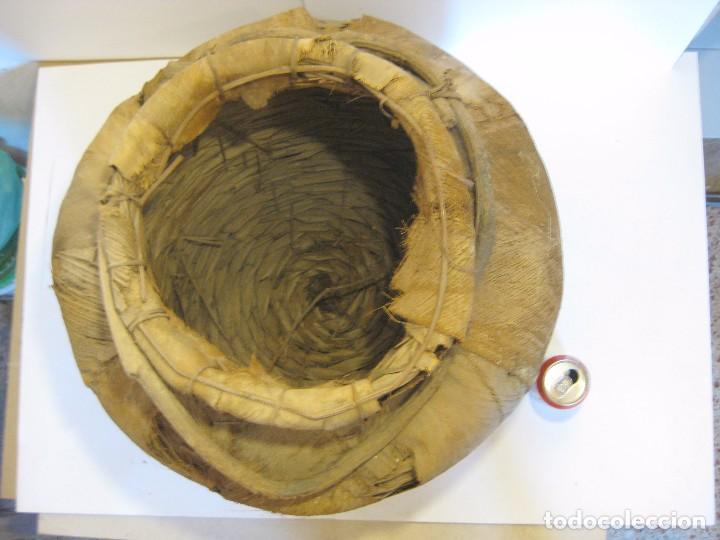 Segunda mano: CESTO DE MIMBRE Y HOJAS DE PALMERA cosidas - Foto 2