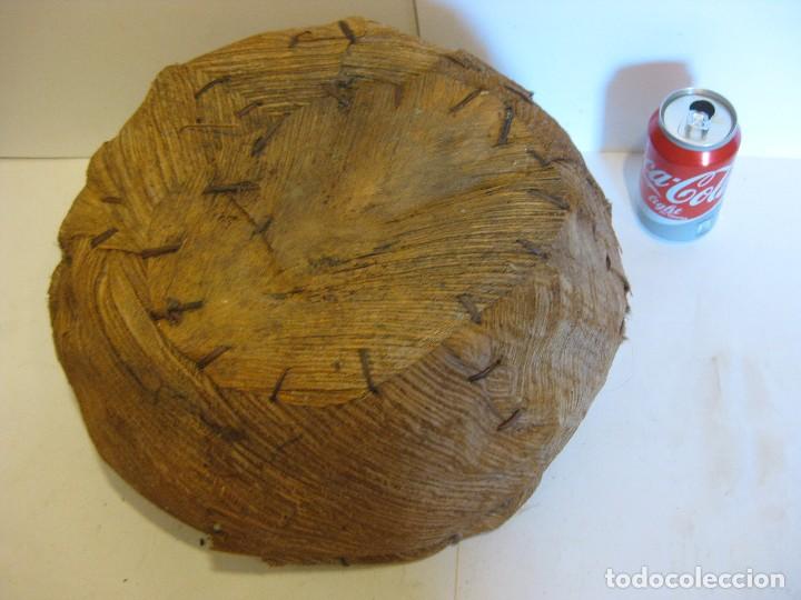 Segunda mano: CESTO DE MIMBRE, com HOJAS DE PALMERA COSIDAs - Foto 3