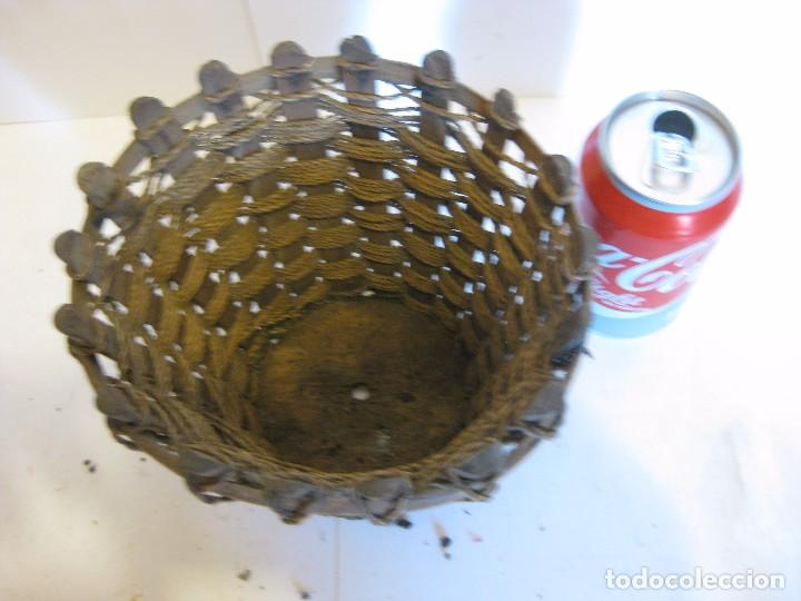 Segunda mano: Antiguo cesto de mimbre madera y cuerda. - Foto 2