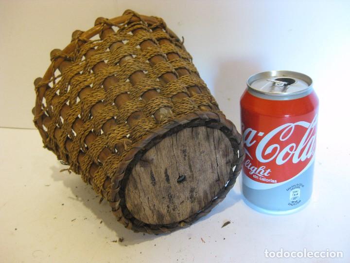 Segunda mano: Antiguo cesto de mimbre madera y cuerda. - Foto 3