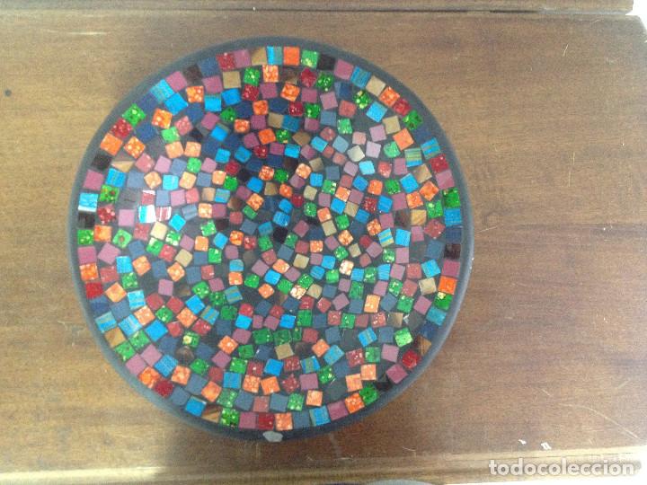 Segunda mano: PLATO CRISTALITOS COLORES IDEAL PARA DECORAR MESAS - Foto 1