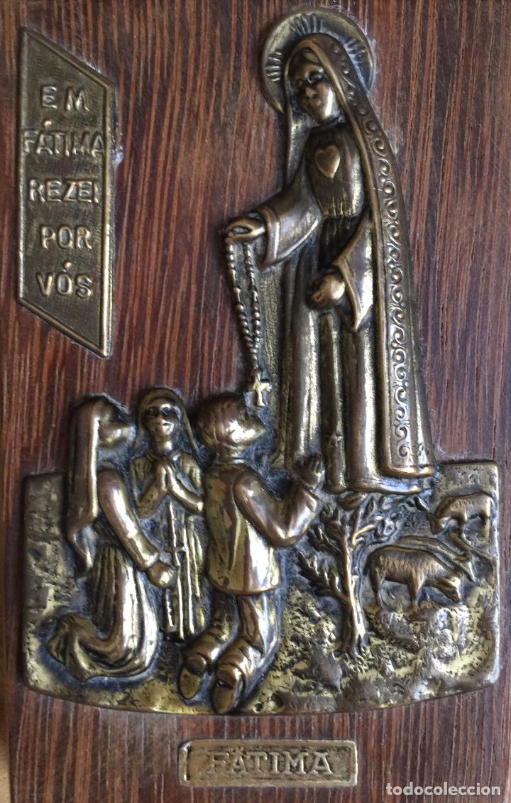 Segunda mano: PEQUE&Ntilde;O CUADRO DE MADERA Y BRONCE DE FATIMA - Foto 2