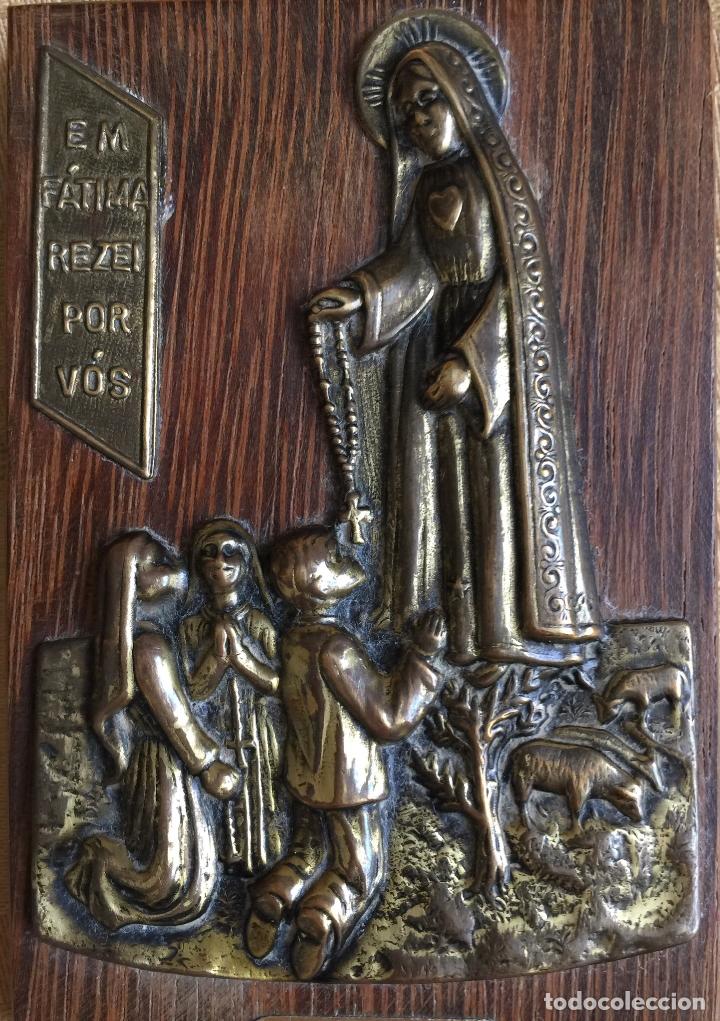 Segunda mano: PEQUE&Ntilde;O CUADRO DE MADERA Y BRONCE DE FATIMA - Foto 4