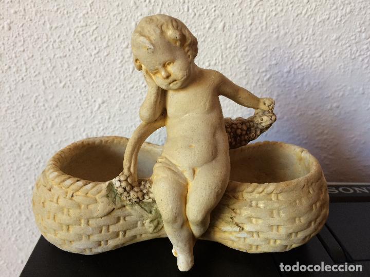 Segunda mano: ANTIGUO FLORERO CON FIGURA DE NI&Ntilde;O - Foto 1