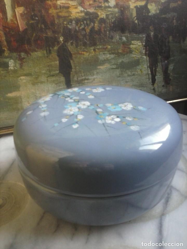 Segunda mano: BOMBONERA DE PORCELANA . - Foto 1