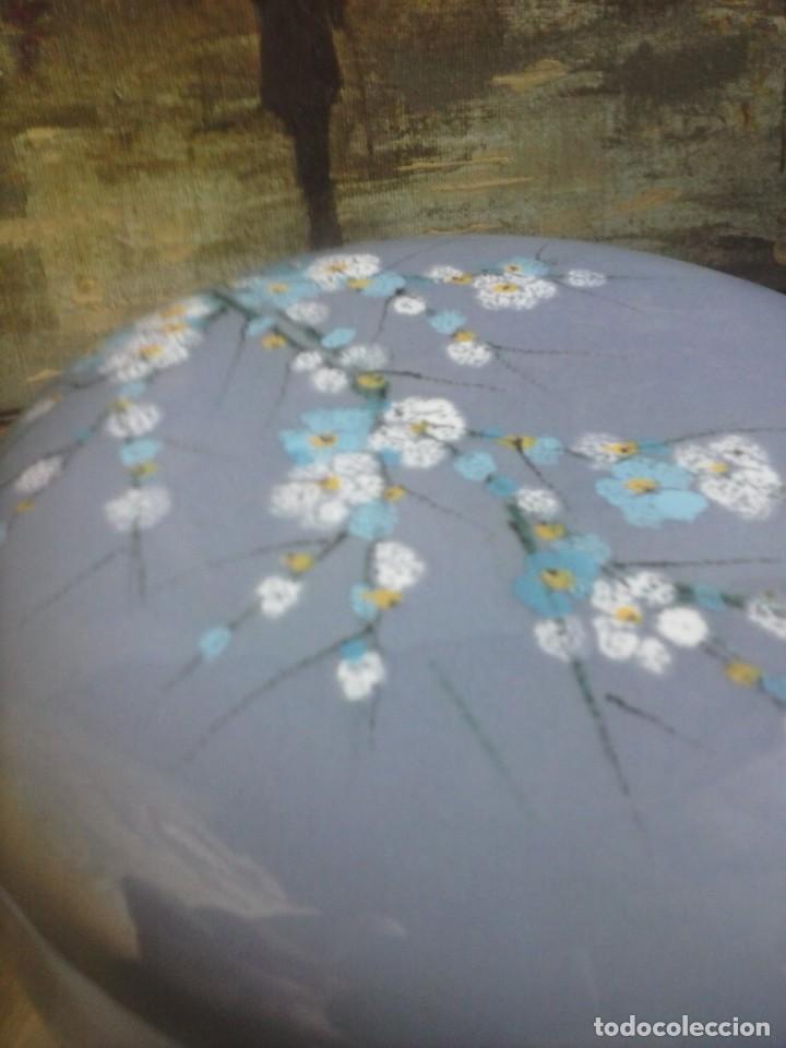 Segunda mano: BOMBONERA DE PORCELANA . - Foto 2