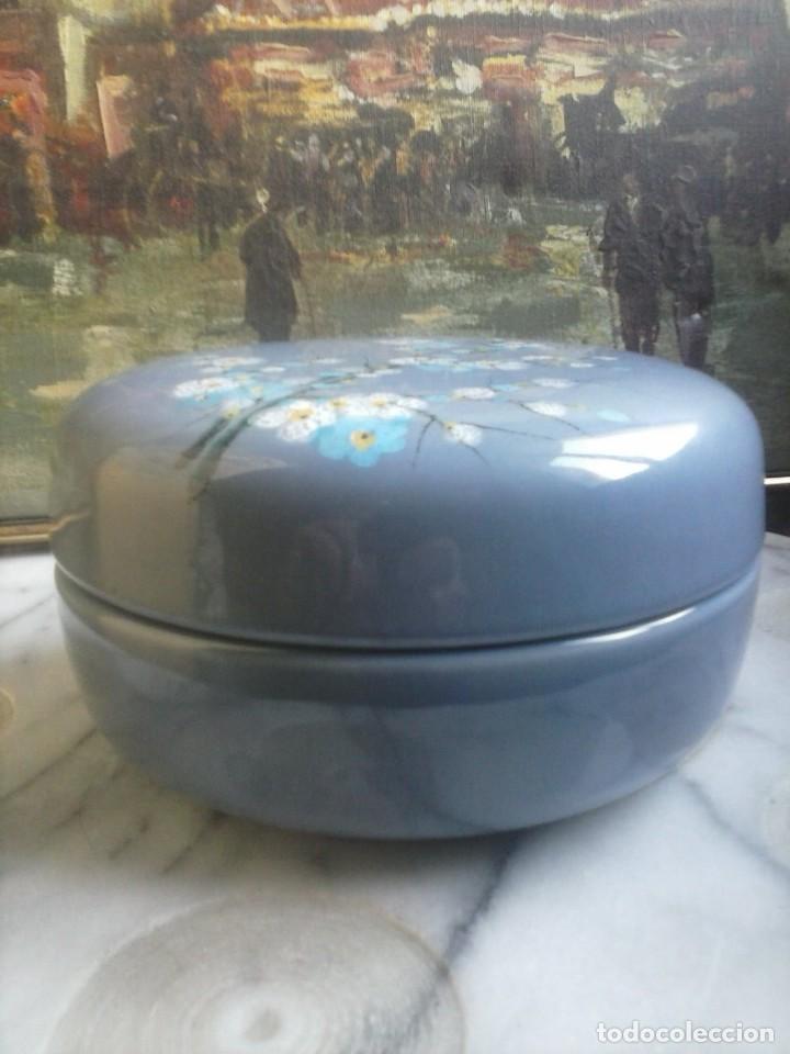 Segunda mano: BOMBONERA DE PORCELANA . - Foto 3
