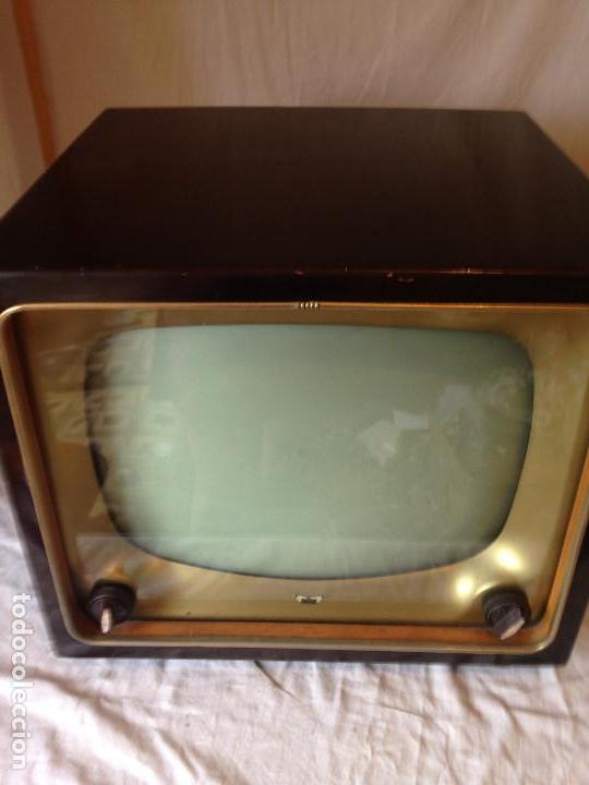Segunda mano: TELEVISION A&Ntilde;OS 40 DE LAS PRIMERAS QUE EMPEZARON. MARCA ANELO - Foto 3