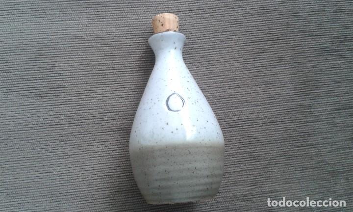 Segunda mano: Aceitera cer&aacute;mica -- dos tonalidades de grises - Foto 2
