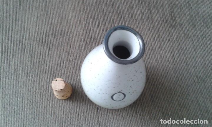 Segunda mano: Aceitera cer&aacute;mica -- dos tonalidades de grises - Foto 6