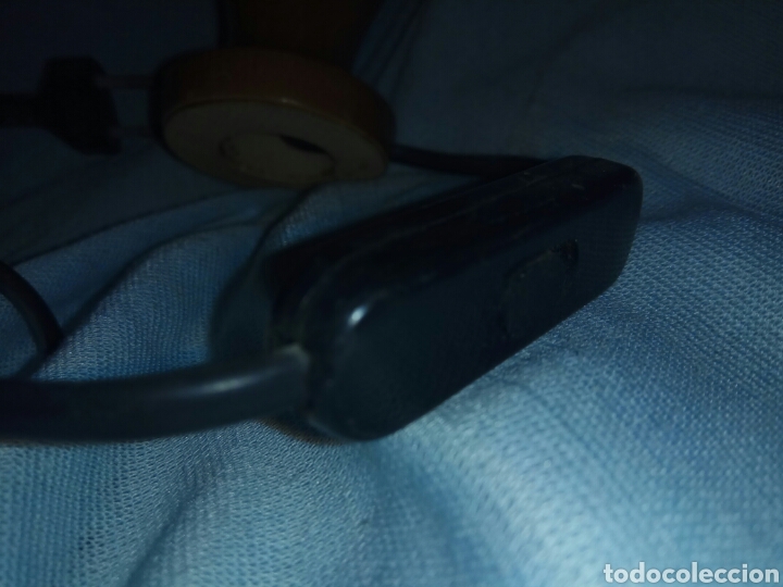 Segunda mano: L&Aacute;MPARA DE MESITA DE NOCHE EN MADERA - Foto 3