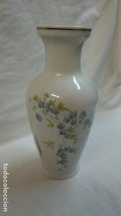Segunda mano: FLORERO PORCELANA SELLADO 28 CM - Foto 1