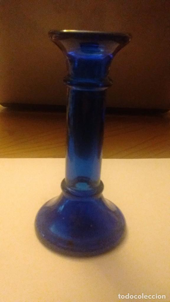 Segunda mano: PORTAVELAS ANTIGUO CRISTAL AZUL - Foto 1