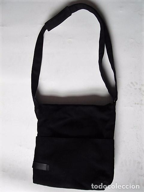 Segunda mano: BOLSA BANDOLERA NEGRA MARCA FIRETRAP. - Foto 2