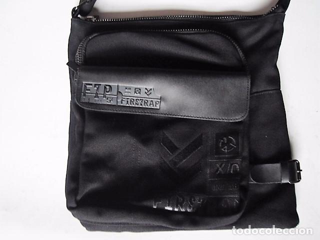 Segunda mano: BOLSA BANDOLERA NEGRA MARCA FIRETRAP. - Foto 3