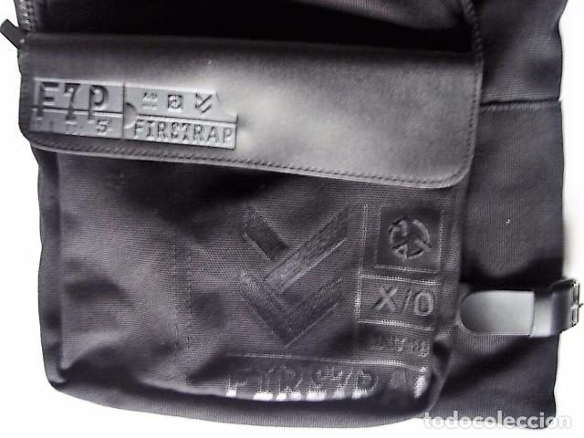 Segunda mano: BOLSA BANDOLERA NEGRA MARCA FIRETRAP. - Foto 4