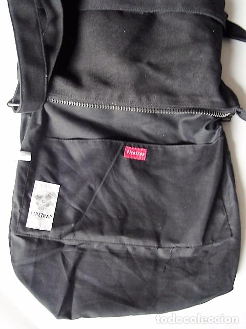 Segunda mano: BOLSA BANDOLERA NEGRA MARCA FIRETRAP. - Foto 5