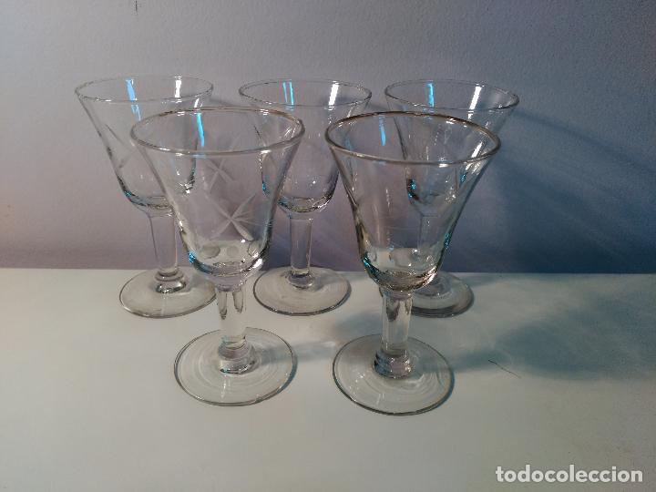 Segunda mano: Cinco Copas antiguas de cristal labrado - Foto 1