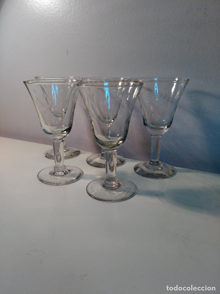 Segunda mano: Cinco Copas antiguas de cristal labrado - Foto 3