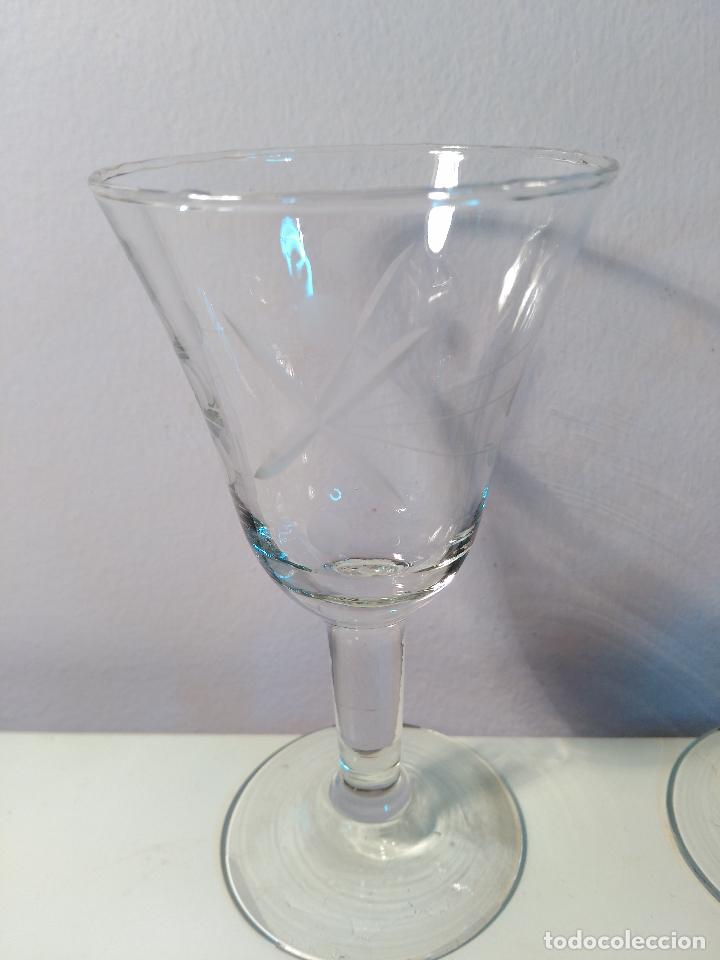 Segunda mano: Cinco Copas antiguas de cristal labrado - Foto 4