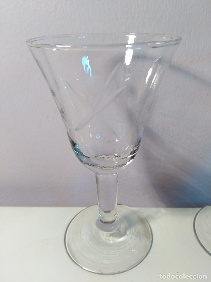 Segunda mano: Cinco Copas antiguas de cristal labrado - Foto 5