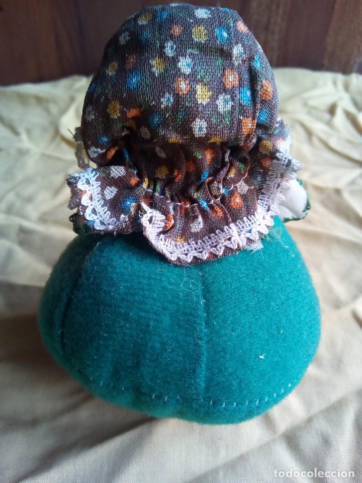 Segunda mano: ALMOHADILLA ALFILERES - PORCELANA. - Foto 3