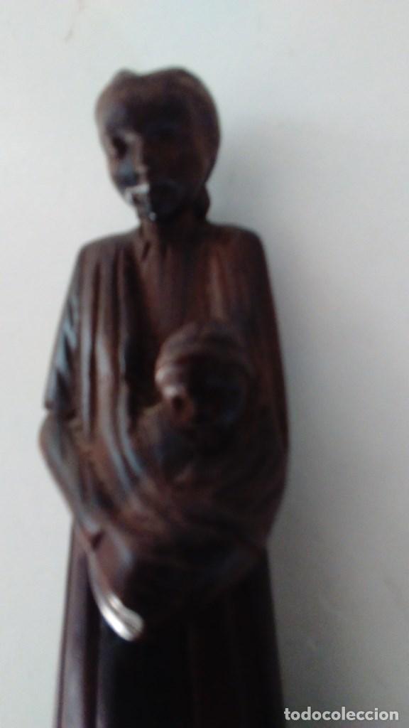 Segunda mano: Peque&ntilde;a esculta de una maternidad en madera. - Foto 5
