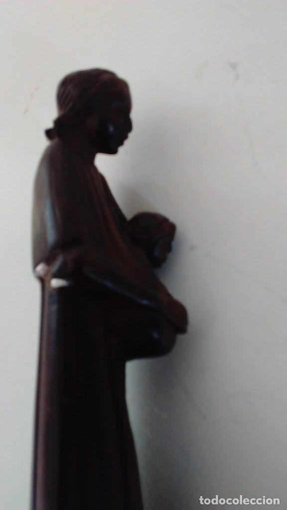 Segunda mano: Peque&ntilde;a esculta de una maternidad en madera. - Foto 6