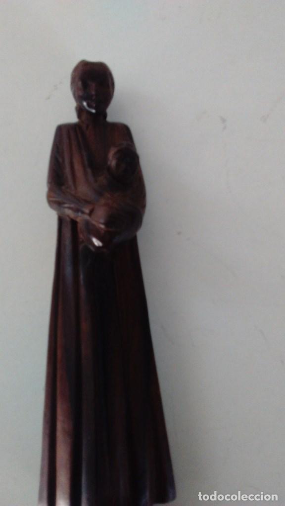 Segunda mano: Peque&ntilde;a esculta de una maternidad en madera. - Foto 11