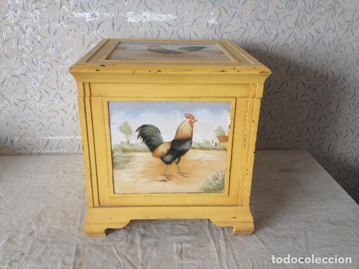 Segunda mano: ARCA DECORADA PINTADA A MANO Y FORRADA POR DENTRO - Foto 1