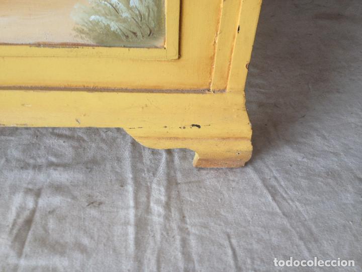 Segunda mano: ARCA DECORADA PINTADA A MANO Y FORRADA POR DENTRO - Foto 6