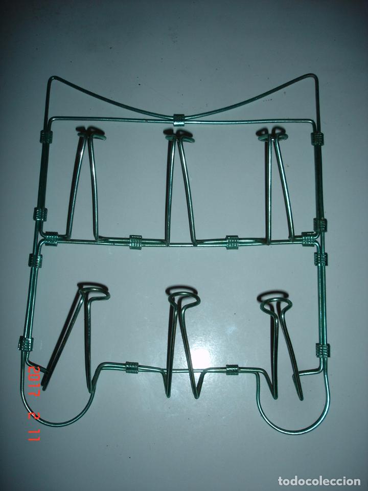 Segunda mano: 2 SOPORTES EN  PARED PARA 6 VASOS - Foto 2