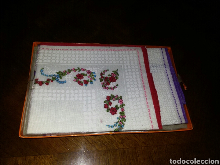 Segunda mano: CAJA 5 PA&Ntilde;UELOS BOLSILLO - Foto 1