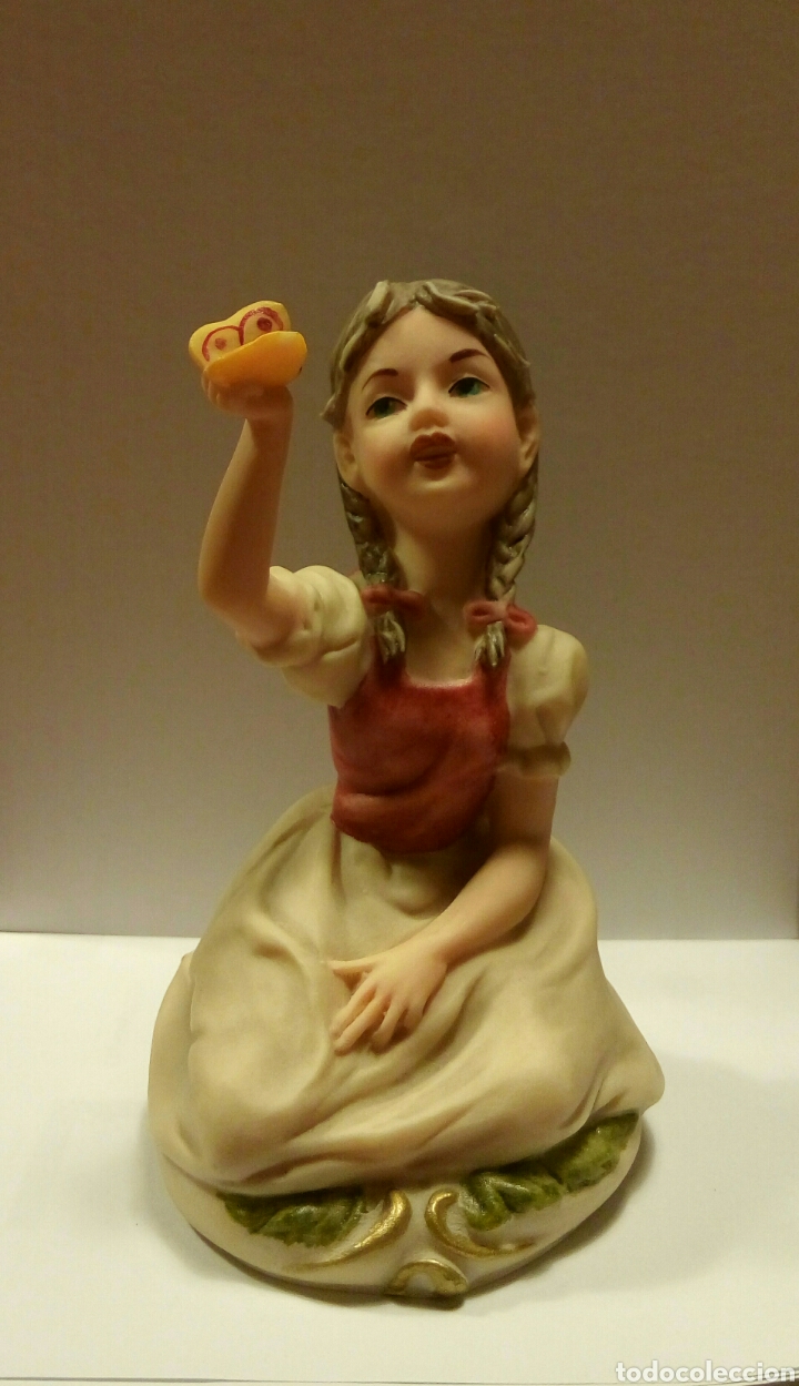 Segunda mano: Figura ni&ntilde;a con mariposa - Foto 1