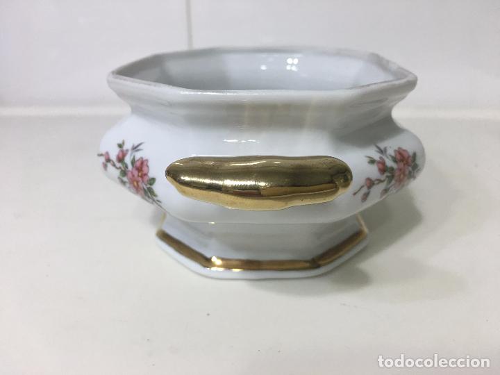 Segunda mano: MINIATUA DE SOPERA DE PORCELANA, 12 CM, DE BOCA - Foto 2
