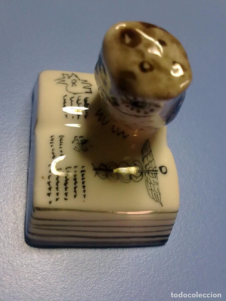 Segunda mano: PEQUE&Ntilde;O BUHO DE PORCELANA CON LIBRO - Foto 3