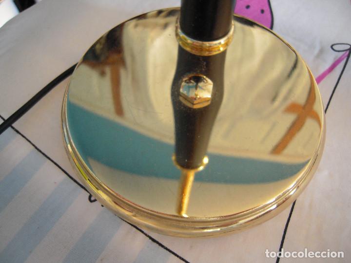 Segunda mano: Flexo vintage dorado y negro - Foto 2