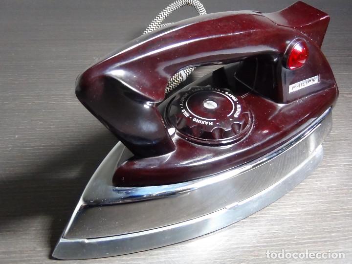 Segunda mano: Plancha el&eacute;ctrica PHILLIPS - 125 voltios y 800W. - - Foto 1