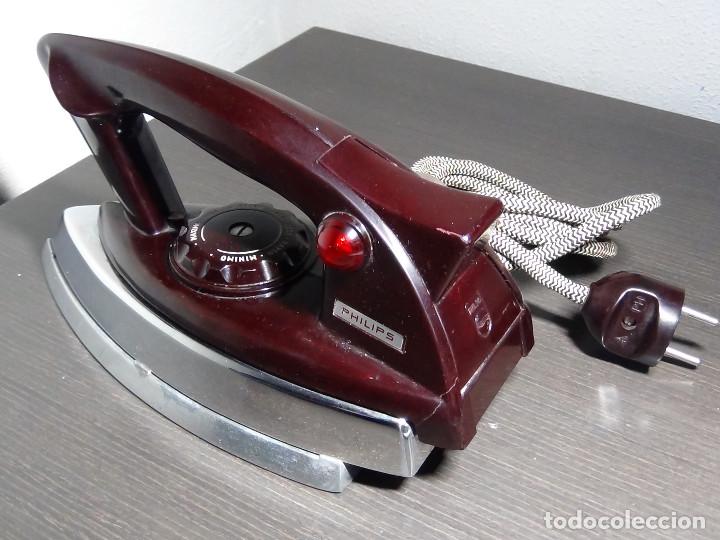 Segunda mano: Plancha el&eacute;ctrica PHILLIPS - 125 voltios y 800W. - - Foto 3