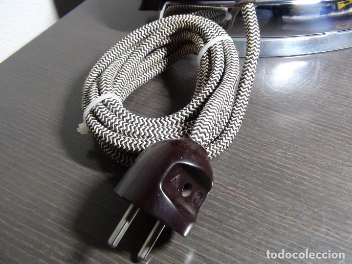 Segunda mano: Plancha el&eacute;ctrica PHILLIPS - 125 voltios y 800W. - - Foto 12