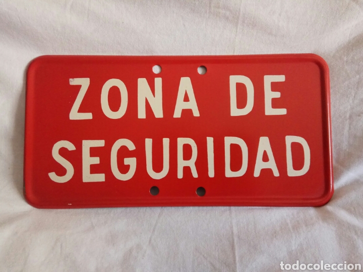 Segunda mano: PLACA MET&Aacute;LICA ZONA DE SEGURIDAD - Foto 1